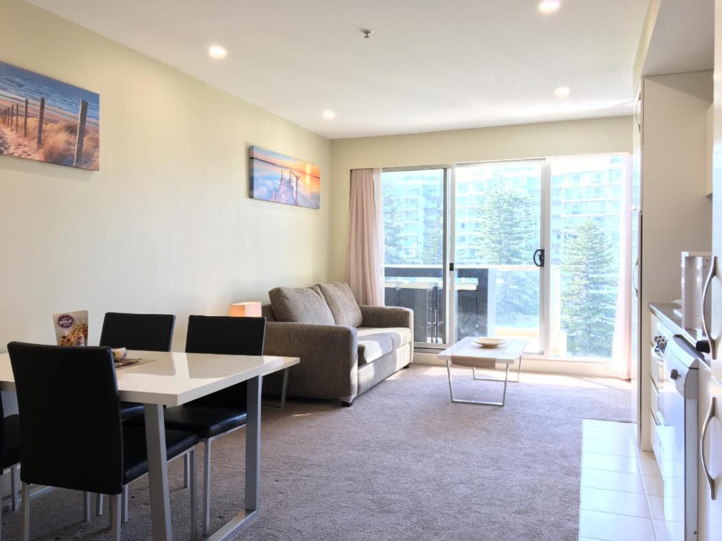 Beachside Luxury Apartments One & Two Bedroom In Beachfront Oaks Pier Building غلينلغ المظهر الخارجي الصورة