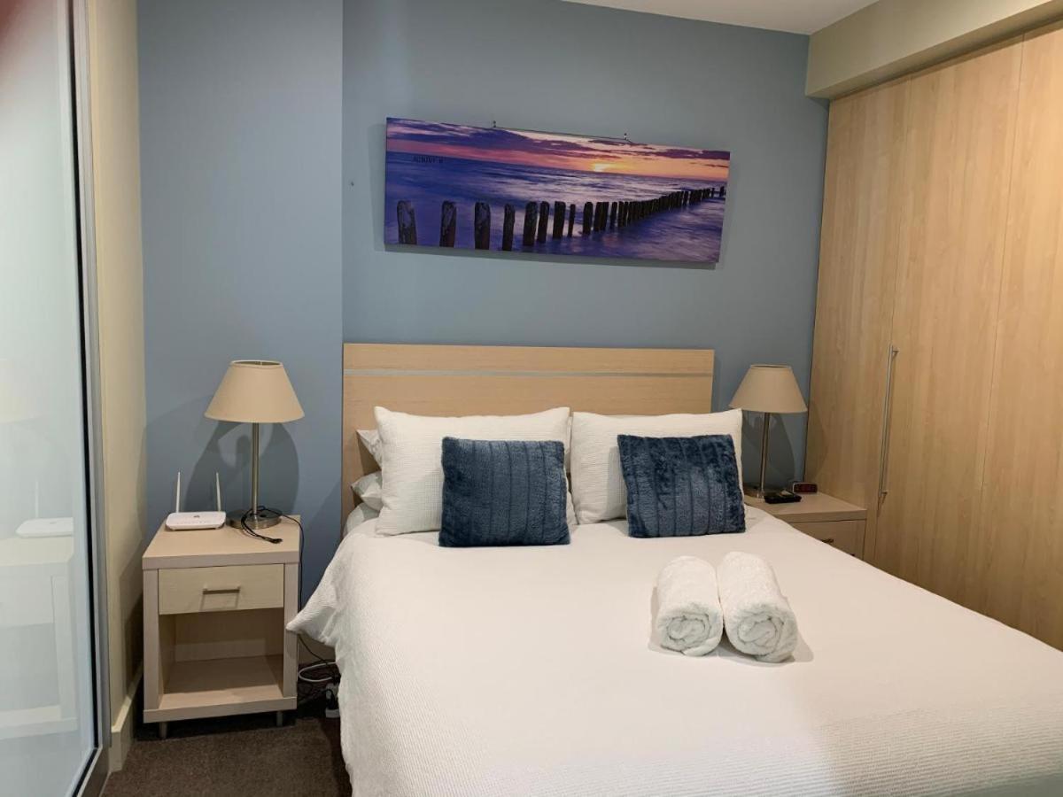 Beachside Luxury Apartments One & Two Bedroom In Beachfront Oaks Pier Building غلينلغ المظهر الخارجي الصورة