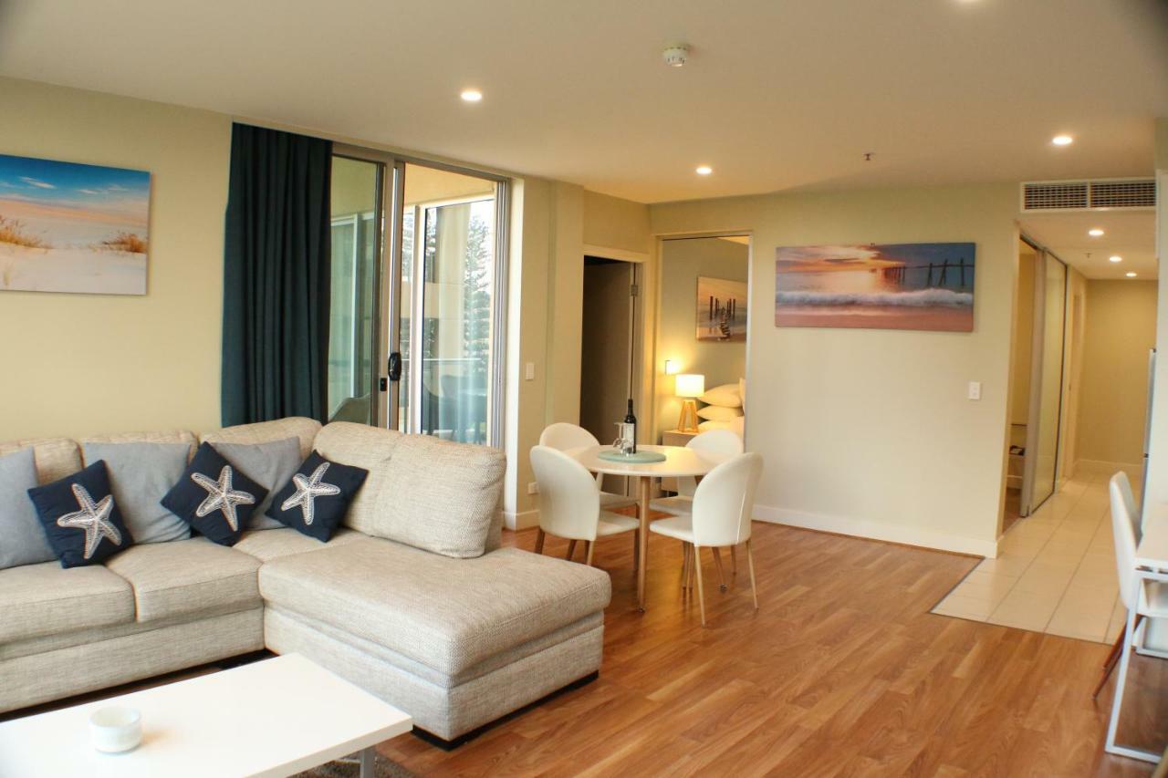 Beachside Luxury Apartments One & Two Bedroom In Beachfront Oaks Pier Building غلينلغ المظهر الخارجي الصورة